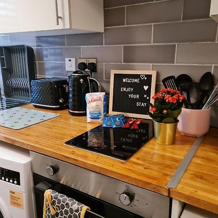 Cosy Studio With Kitchenette And Private Bathroom - 15Mins To Central London! Exterior photo