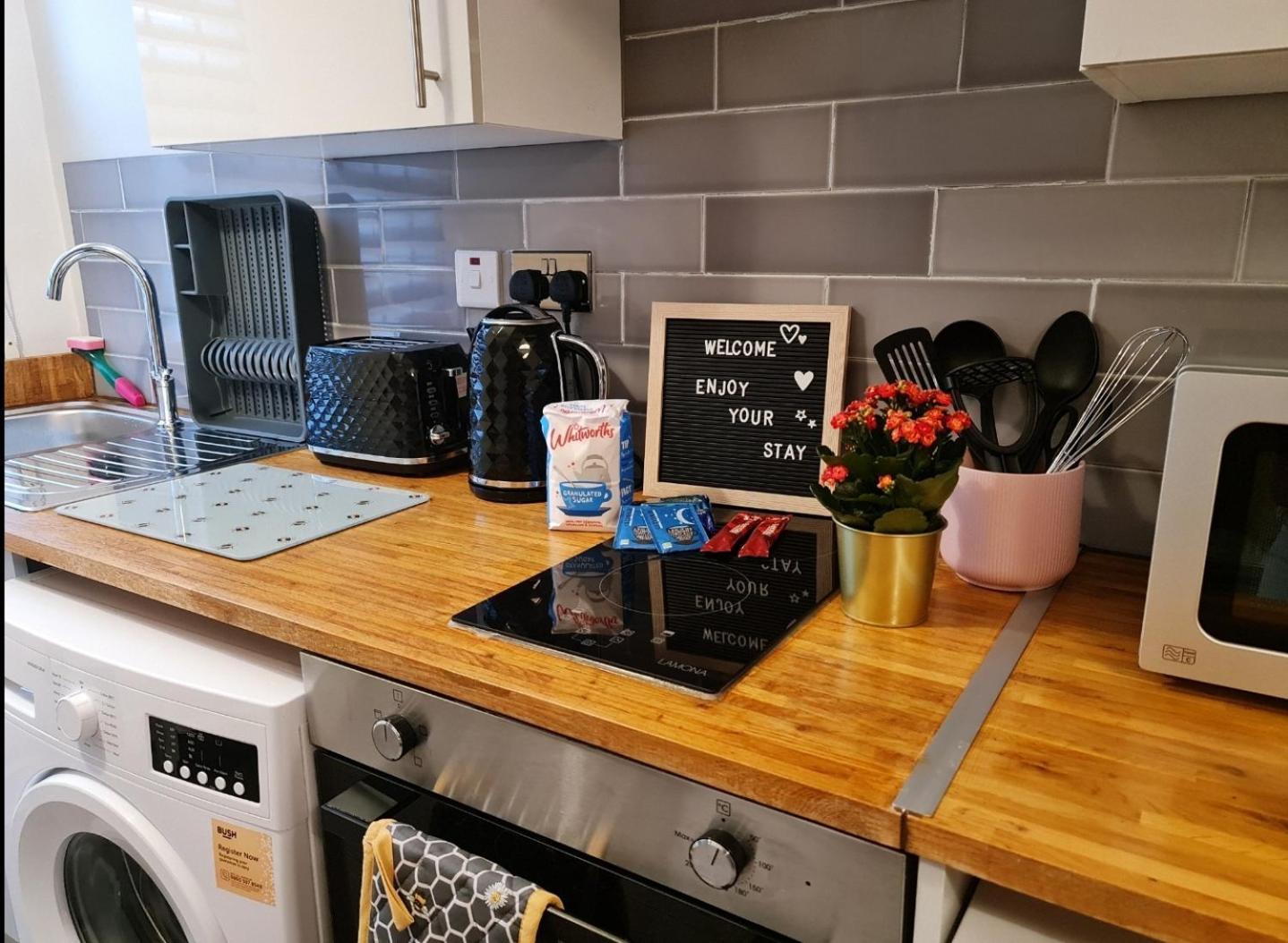 Cosy Studio With Kitchenette And Private Bathroom - 15Mins To Central London! Exterior photo